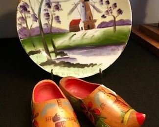 Vintage hand painted dutch plate.