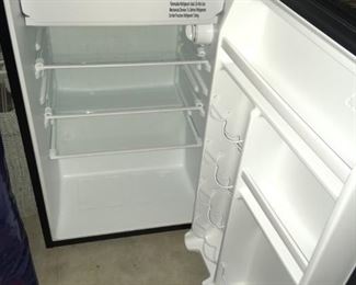 Galanz apartment refrigerator 