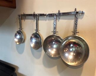 Measuring spoons (hanging)
