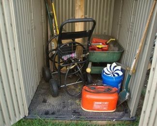 inside of Rubbermaid garden shed