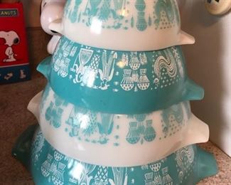 Vintage Pyrex Amish Butterprint Cinderella bowls