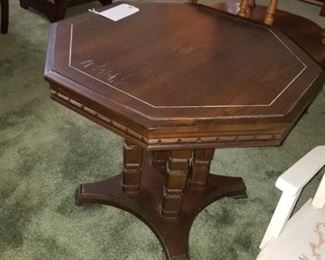 Octagonal table 