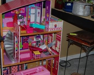 doll house with furniture