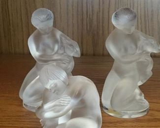 Many pieces of Lalique glassware