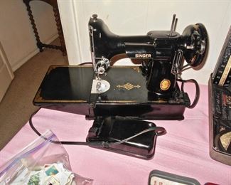 Singer Sewing Machine with Case & Accessories