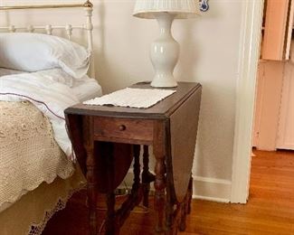 Antique gateleg table. 