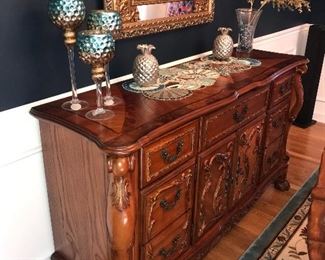 BEAUTIFUL ORNATE CLAW FEET BUFFET
66” length x 20” width x 38.5 height