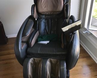 OSAKI MASSAGE CHAIR