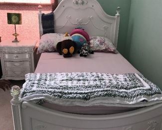 WHITE FULL SIZE BED
81” length x 57” width x 57” height