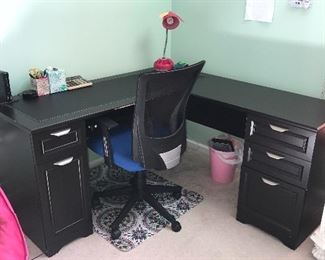 L SHAPED DESK
2 PIECES
58.5” 3 drawer side
58.5” 2 drawer side
30” height