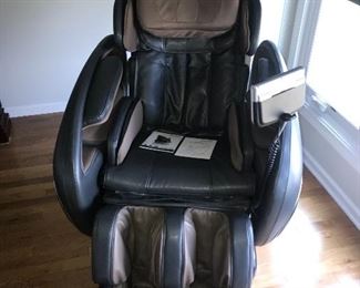 OSAKI MASSAGE CHAIR