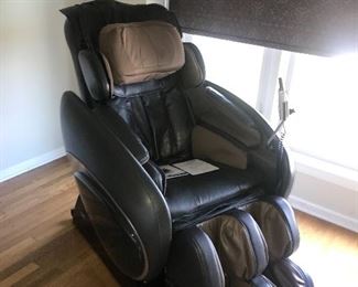 OSAKI MASSAGE CHAIR