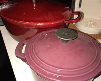 DUTCH OVEN COOKWARE WITH LID