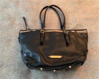 BLACK LEATHER BURBERRY HANDBAG