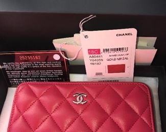 AUTHENTIC CHANEL MEDIUM SIZE ZIP WALLET