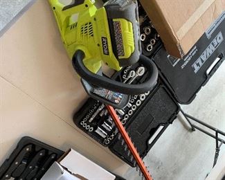 RYOBI CORDLESS HEDGE TRIMMER