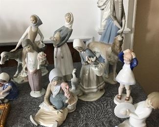 LARGE COLLECTION OF LLADRO FIGURINES