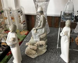 LARGE COLLECTION OF LLADRO FIGURINES