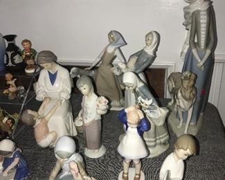 LARGE COLLECTION OF LLADRO FIGURINES