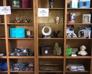 HOME DECORATIONS AND COLLECTIBLES