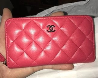 AUTHENTIC CHANEL MEDIUM SIZE ZIP WALLET