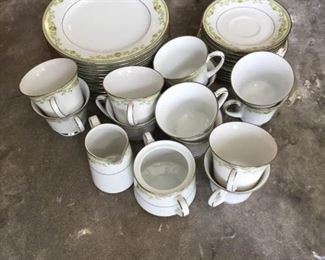 Noritake Contemporary Fine China Set https://ctbids.com/#!/description/share/179254