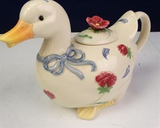 Lenox Lidded Tea Pot in a Duck Design