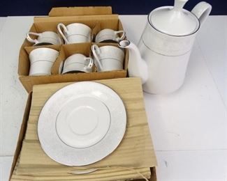 Crown Ming, Fine China Tea Set
