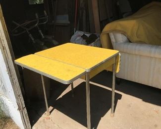 Small kitchen formica table - great condition.