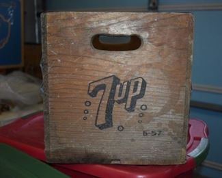 Rare 7up Bottling Company Box in Great Condition with very Clear Signage all around