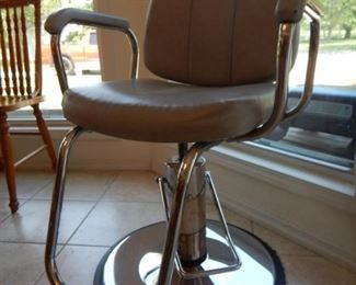 SALON CHAIR