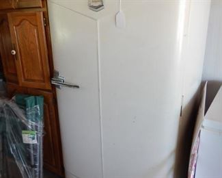 VINTAGE HOTPOINT FRIDGE WORKS GREAT