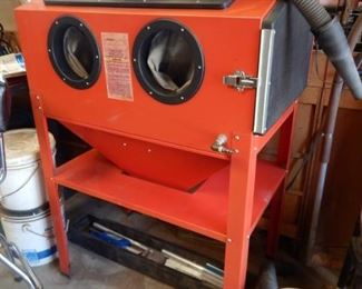 SAND BLASTING CABINET