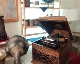 ROYAL PHONOGRAPH