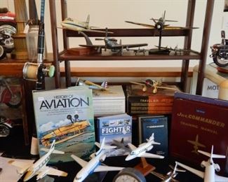 AVIATION MODELS AND BOOKS
