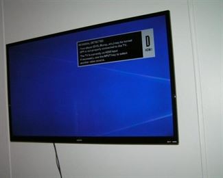 42 inch Sanyo working with box of mounting brackets & stand
