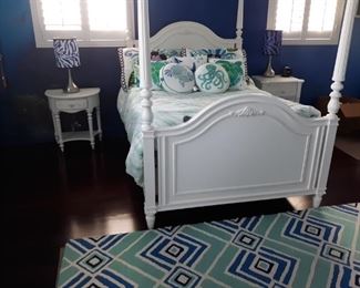 Four poster bed with two nightstands