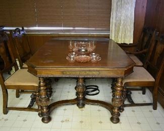 VINTAGE DINING TABLE W/4 CHAIRS