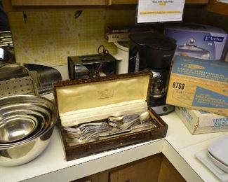 SMALL APPLIANCES, FLATWARE