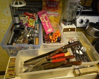 UTENSILS, KNIVES, FLATWARE