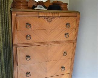 CHEST OF DRAWERS, DRESSER MIRROR