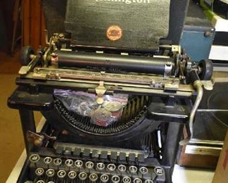 VINTAGE TYPEWRITER