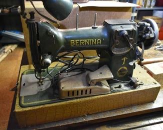 VINTAGE BERNINA SEWING MACHINE