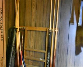 POOL CUES