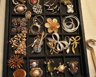 BROOCHES