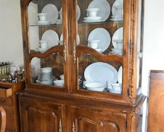ETHAN ALLEN CHINA CABINET