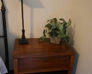 NIGHTSTAND, LAMP