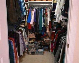 CLOTHING/SHOES