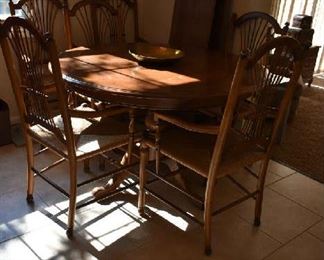 KITCHEN TABLE W/LEAFS & 6 CHAIRS