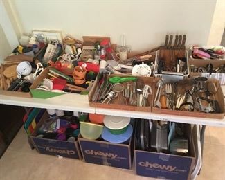 UTENSILS, KNVES, TUPPERWARE